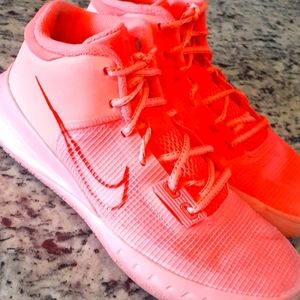 Kyrie Men's flytrap size 8